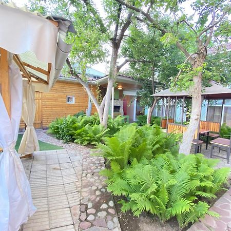 Osobyi Guest House Cholpon-Ata Exterior photo